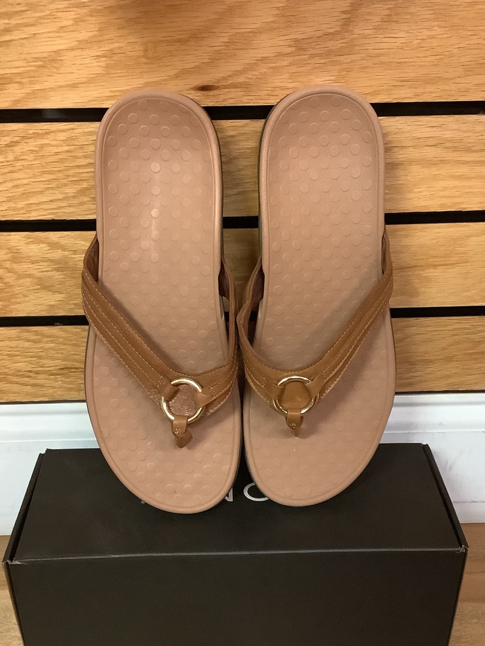 Vionic Aloe Sandals - Picture 2 of 5